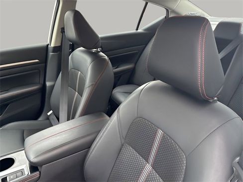 Used 2024 Nissan Altima 2.5 SR image 8