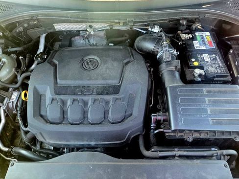 Used 2018 Volkswagen Tiguan SE w/ Panoramic Sunroof Package FWD image 18