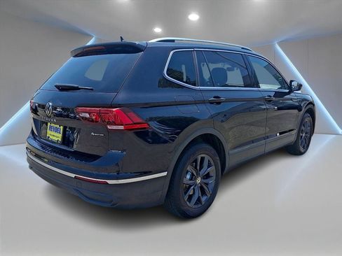 Used 2024 Volkswagen Tiguan SE w/ Panoramic Sunroof Package AWD/4WD image 4