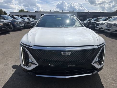 Used 2024 Cadillac Lyriq Luxury w/ LPO, Floor Liner Package AWD/4WD image 8