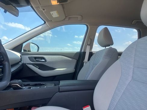 Used 2021 Nissan Rogue SV FWD image 40