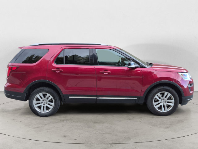 Used 2018 Ford Explorer XLT w/ Equipment Group 202A AWD/4WD image 4