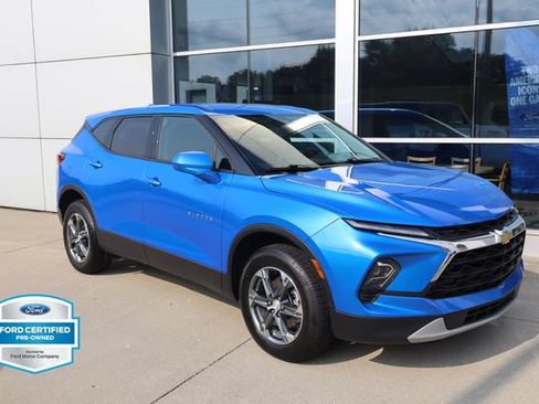 Used 2025 Chevrolet Blazer LT AWD/4WD image 2