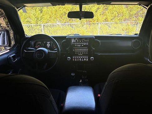 Used 2021 Jeep Gladiator Sport image 41