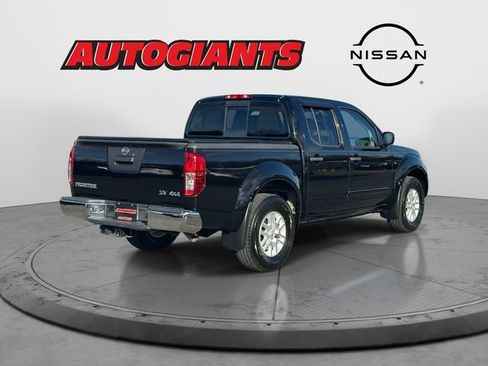 Used 2019 Nissan Frontier SV image 2