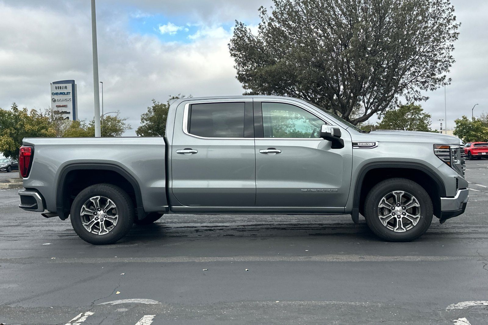 Used 2025 GMC Sierra 1500 SLT RWD image 3