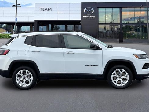Used 2025 Jeep Compass Latitude AWD/4WD image 3