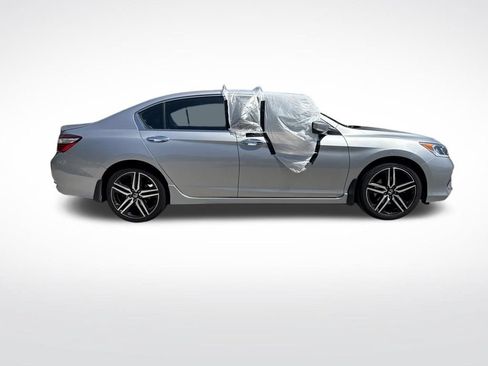 Used 2017 Honda Accord Sport image 4