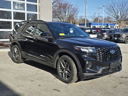 New 2026 Ford Explorer ST-Line w/ ST-Line Street Pack AWD/4WD image 1