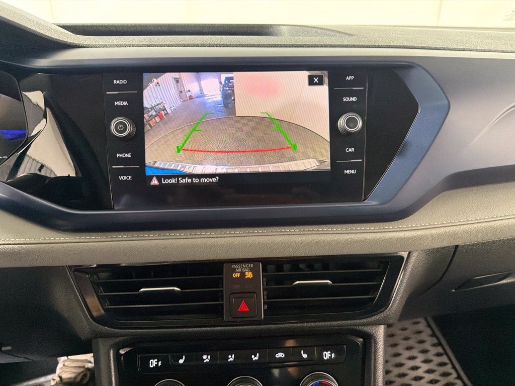 Certified 2024 Volkswagen Taos SE w/ Panoramic Sunroof Package AWD/4WD image 17
