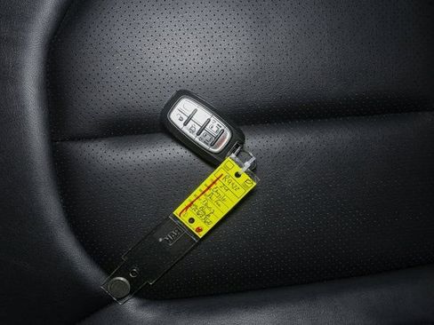 Used 2024 Chrysler Pacifica Touring-L image 38