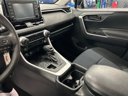 Used 2019 Toyota RAV4 LE image 11