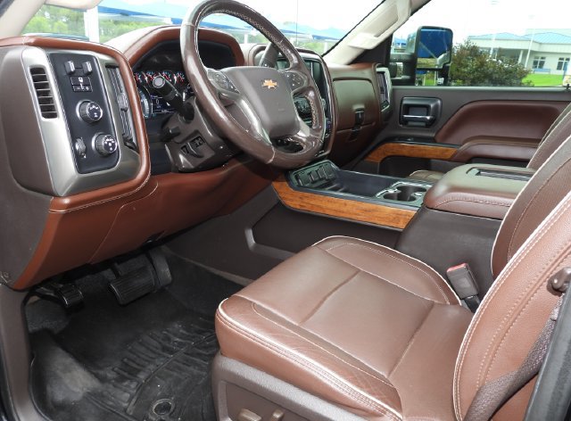 Used 2018 Chevrolet Silverado 2500 High Country w/ Duramax Plus Package AWD/4WD image 33