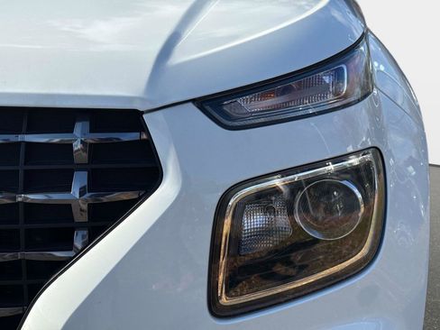 Used 2023 Hyundai Venue SEL image 10