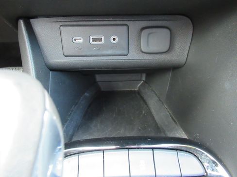 Used 2023 Buick Encore GX Essence w/ Experience Buick Package FWD image 28