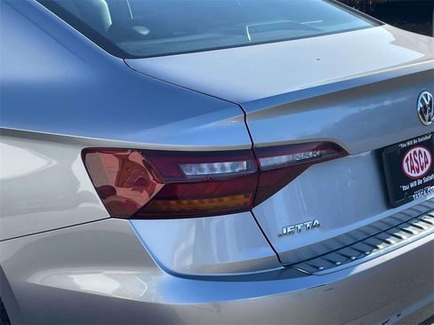 Used 2019 Volkswagen Jetta R-Line image 11