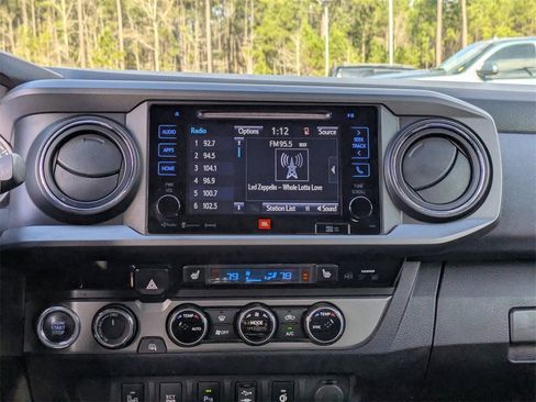 Used 2017 Toyota Tacoma TRD Sport image 15