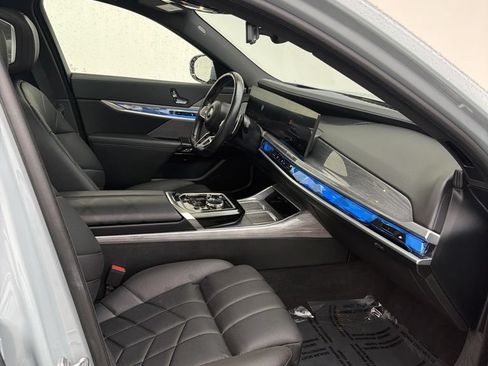 Certified 2024 BMW 760i xDrive w/ Executive Package AWD/4WD image 33