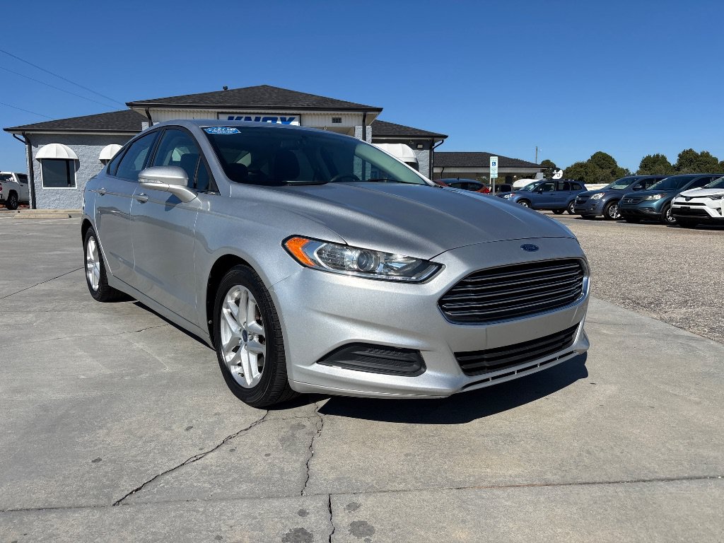 Used 2014 Ford Fusion SE FWD image 2