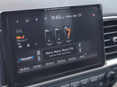 Used 2022 Hyundai Venue Limited FWD image 13