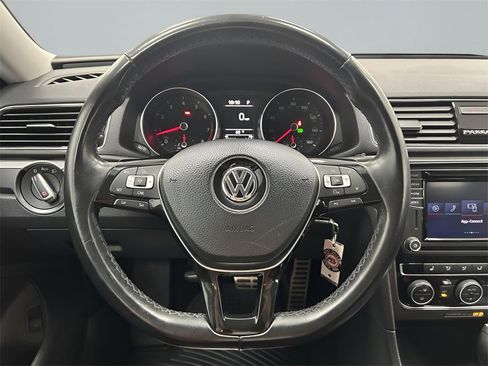 Used 2018 Volkswagen Passat 2.0T R-Line image 12