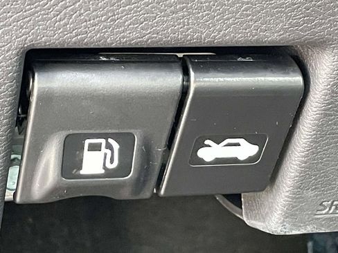 Used 2025 Nissan Versa S w/ Trunk Package image 17