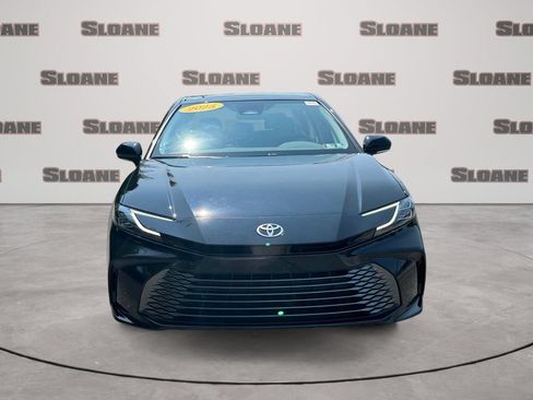 Used 2025 Toyota Camry XLE FWD image 8