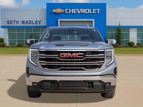 Used 2023 GMC Sierra 1500 SLT AWD/4WD image 4