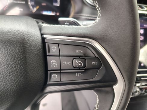 Certified 2025 Jeep Grand Cherokee L Laredo image 35