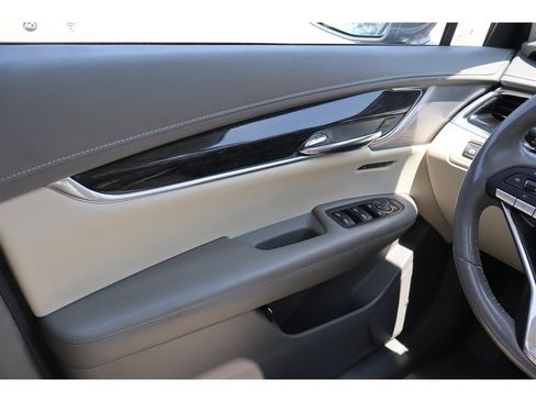 Used 2020 Cadillac XT6 Premium Luxury FWD image 21