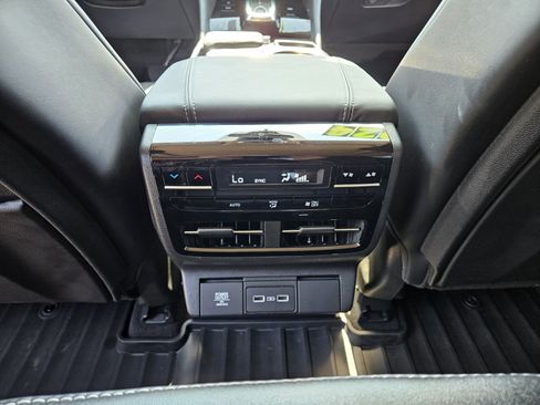 Used 2024 Acura MDX w/ Technology Package FWD image 11