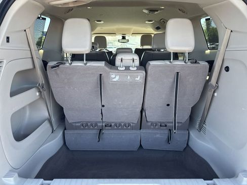 Used 2017 Chrysler Pacifica Touring-L FWD image 19