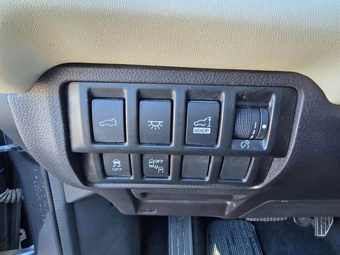 Used 2022 Subaru Ascent Limited w/ Technology Package image 18