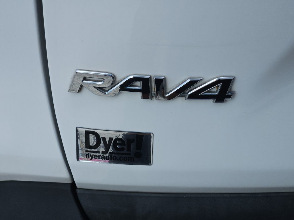 Used 2021 Toyota RAV4 LE FWD image 23