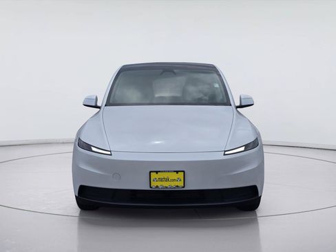 Used 2026 Tesla Model Y 2WD image 2