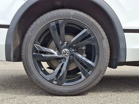 Used 2024 Volkswagen Tiguan SE R-Line AWD/4WD image 8