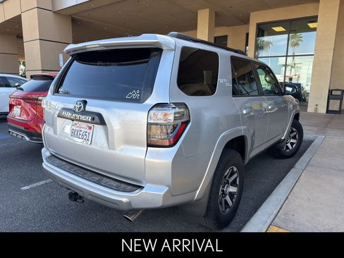 Used 2019 Toyota 4Runner TRD Off-Road Premium w/ Convenience Package AWD/4WD image 3