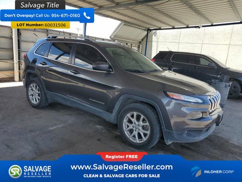 Used 2017 Jeep Cherokee Latitude w/ Cold Weather Group AWD/4WD image 5