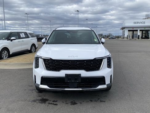 Used 2024 Kia Sorento S image 2