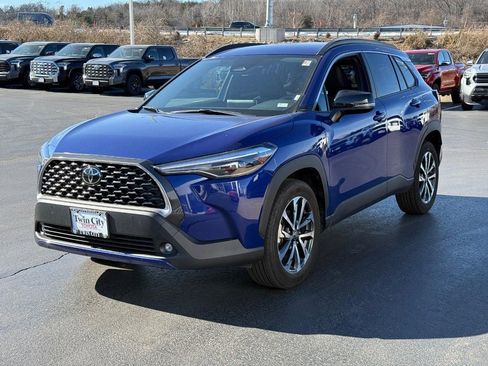 Certified 2025 Toyota Corolla Cross XLE image 9