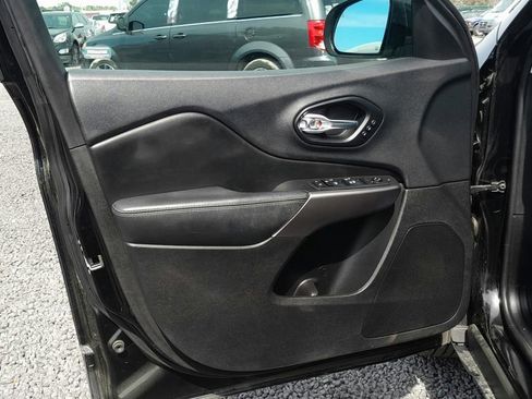 Used 2019 Jeep Cherokee Limited image 15