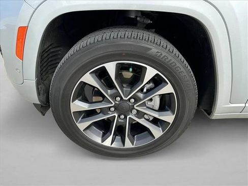 Used 2022 Jeep Grand Cherokee Overland AWD/4WD image 9