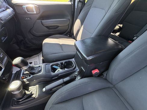 Used 2018 Jeep Wrangler Unlimited Sport S AWD/4WD image 33
