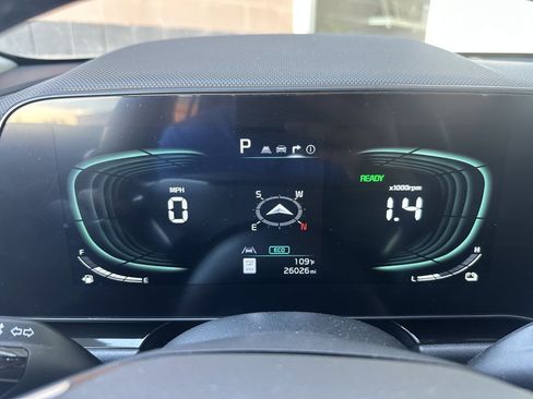 Used 2023 Kia Niro EX Touring image 19