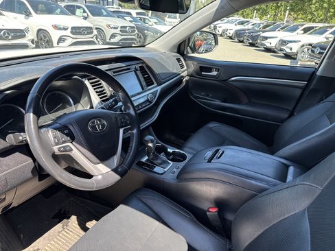 Used 2017 Toyota Highlander Limited AWD/4WD image 13