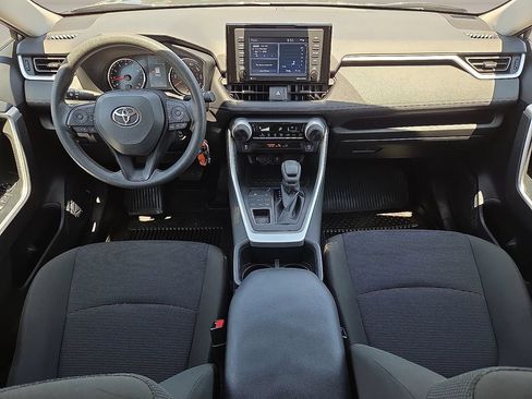 Used 2022 Toyota RAV4 LE AWD/4WD image 9