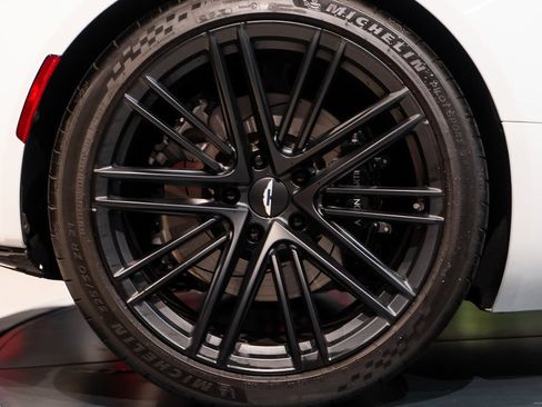 Used 2024 Aston Martin DB12 Convertible image 14