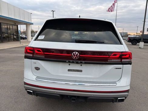 Used 2024 Volkswagen Atlas Peak Edition SE image 5