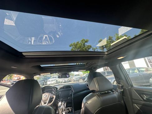 Used 2019 Nissan Maxima SR w/ Premium Package FWD image 15