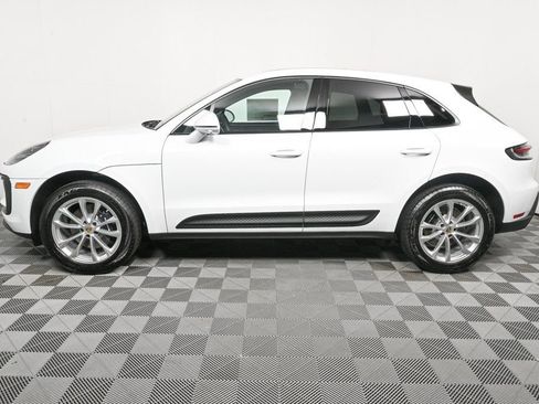 Certified 2025 Porsche Macan image 2
